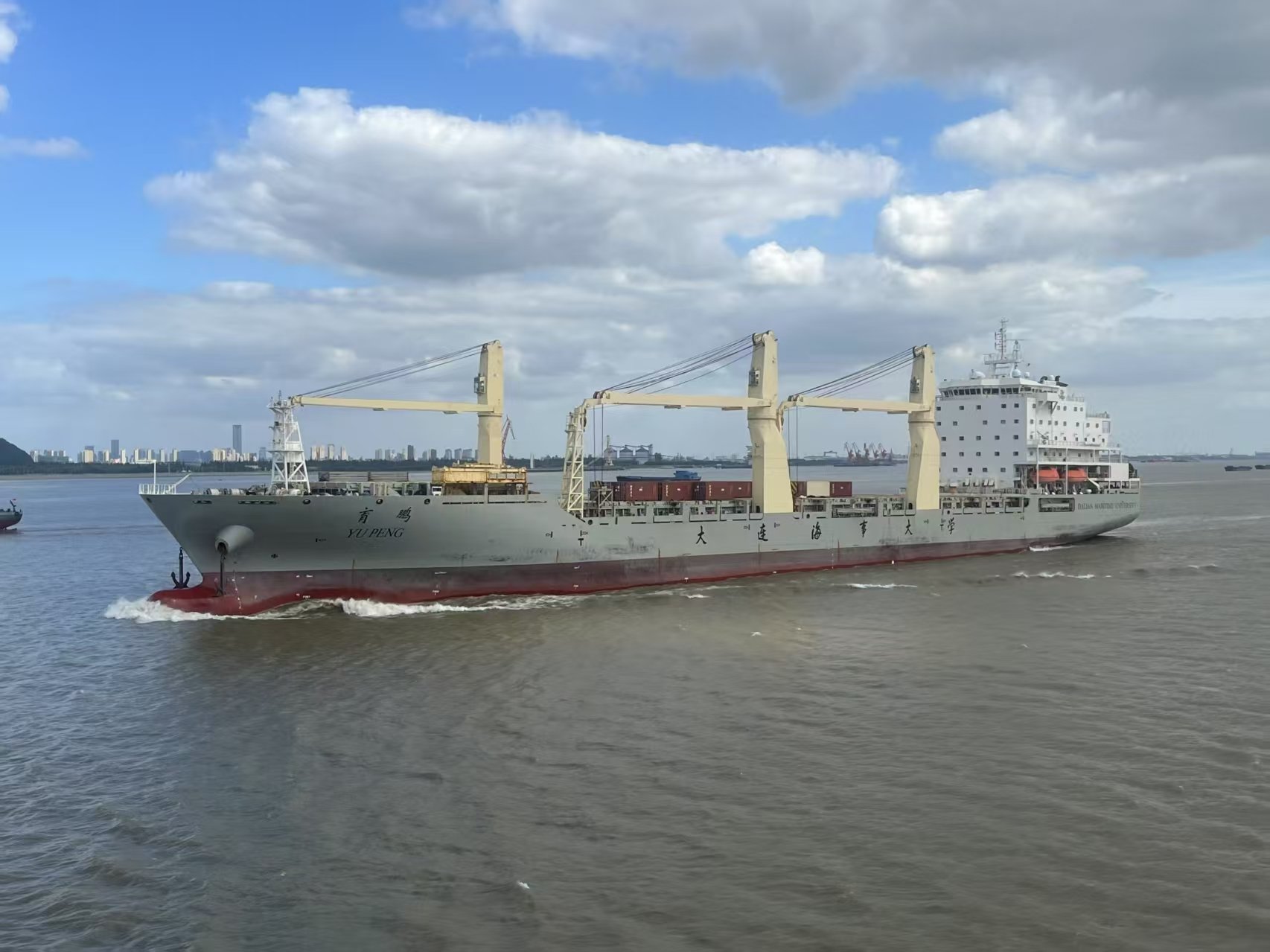 _public_huayangmaritime_aap_202504_2ac4b9e181844236bcb9930c1f8e4598_图片6-大连海事大学校船 “育鹏”轮.jpg